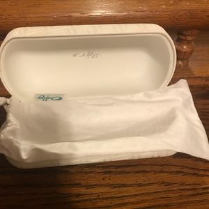 Women’s Oakley sunglasses case